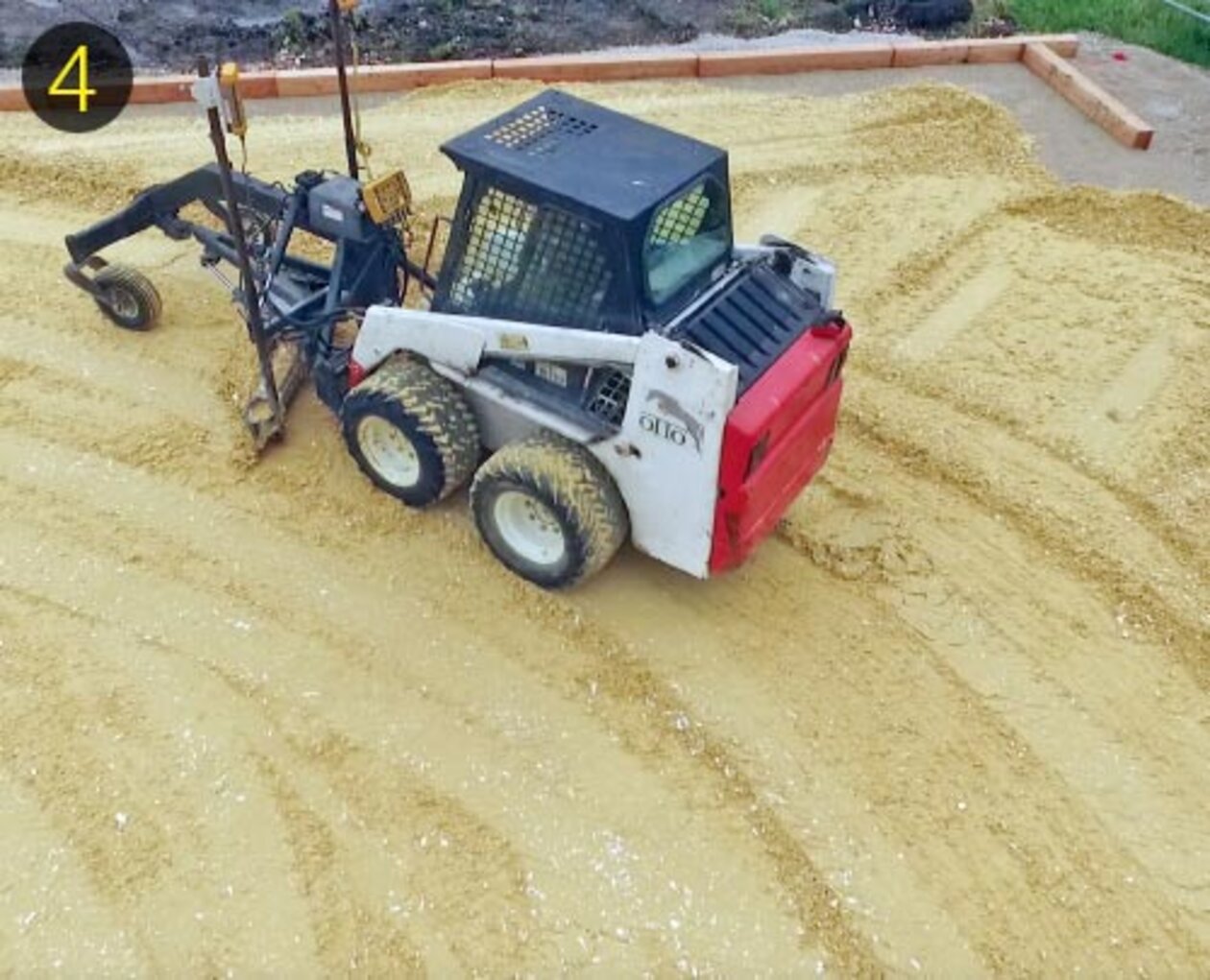 Tretschicht wird aufgebracht Tretschicht wird aufgebracht
